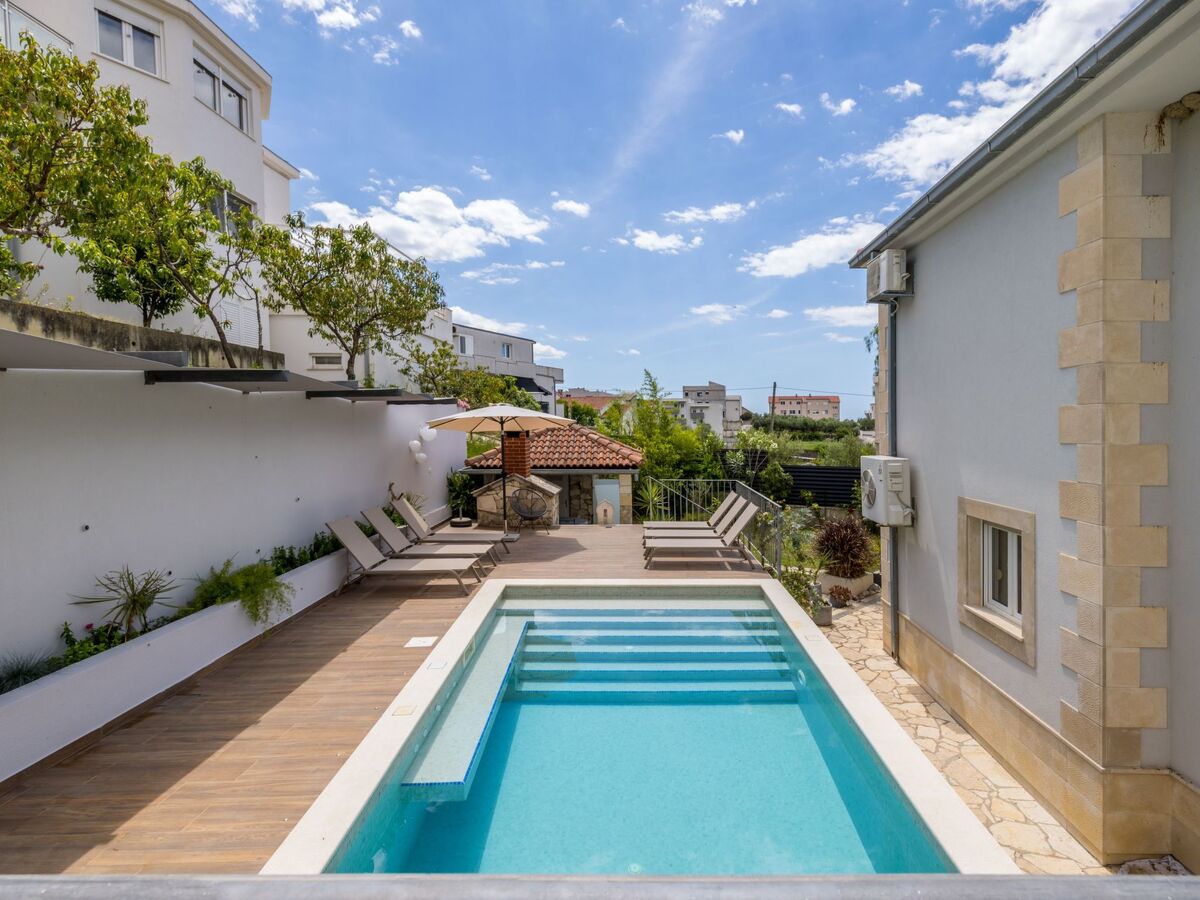 Villa Artea à Podstrana : piscine chauffée et jardin méditerranéen - Photo 9