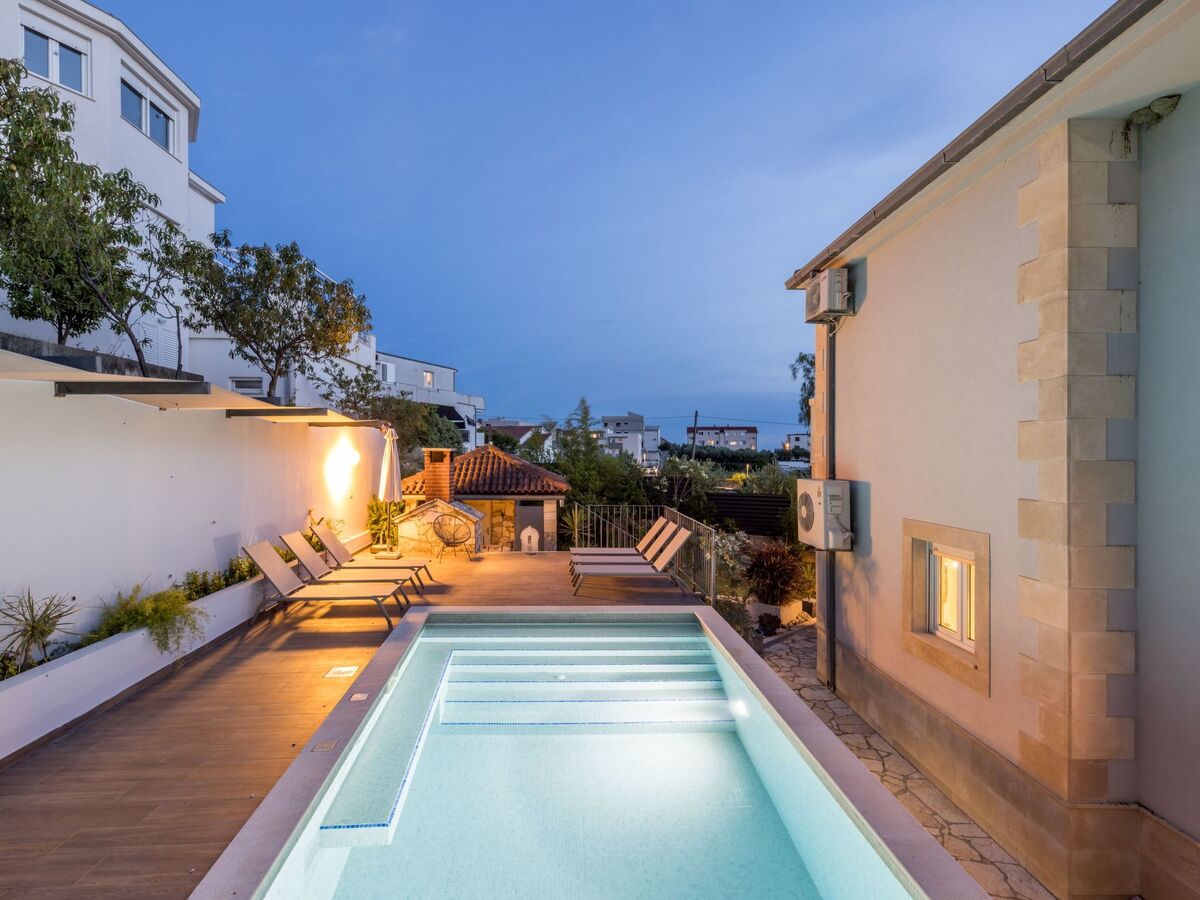 Villa Artea à Podstrana : piscine chauffée et jardin méditerranéen - Photo 10