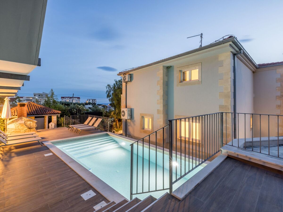 Villa Artea à Podstrana : piscine chauffée et jardin méditerranéen - Photo 12