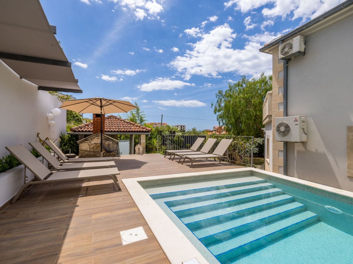 Villa Artea à Podstrana : piscine chauffée et jardin méditerranéen - Photo 13
