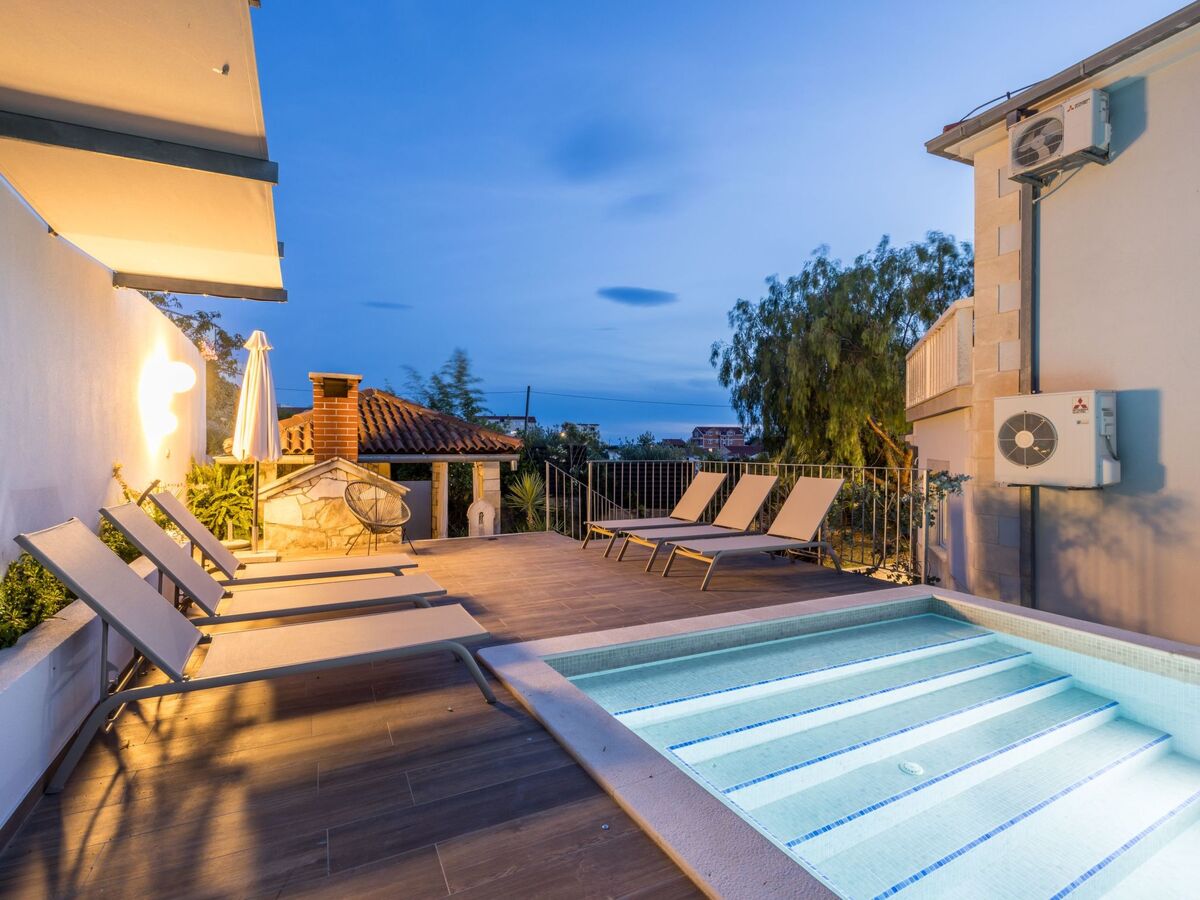 Villa Artea à Podstrana : piscine chauffée et jardin méditerranéen - Photo 14