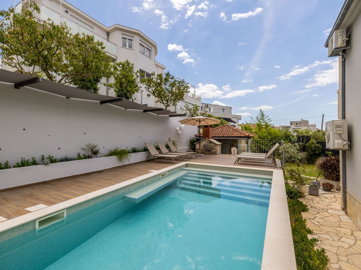 Villa Artea à Podstrana : piscine chauffée et jardin méditerranéen - Photo 15