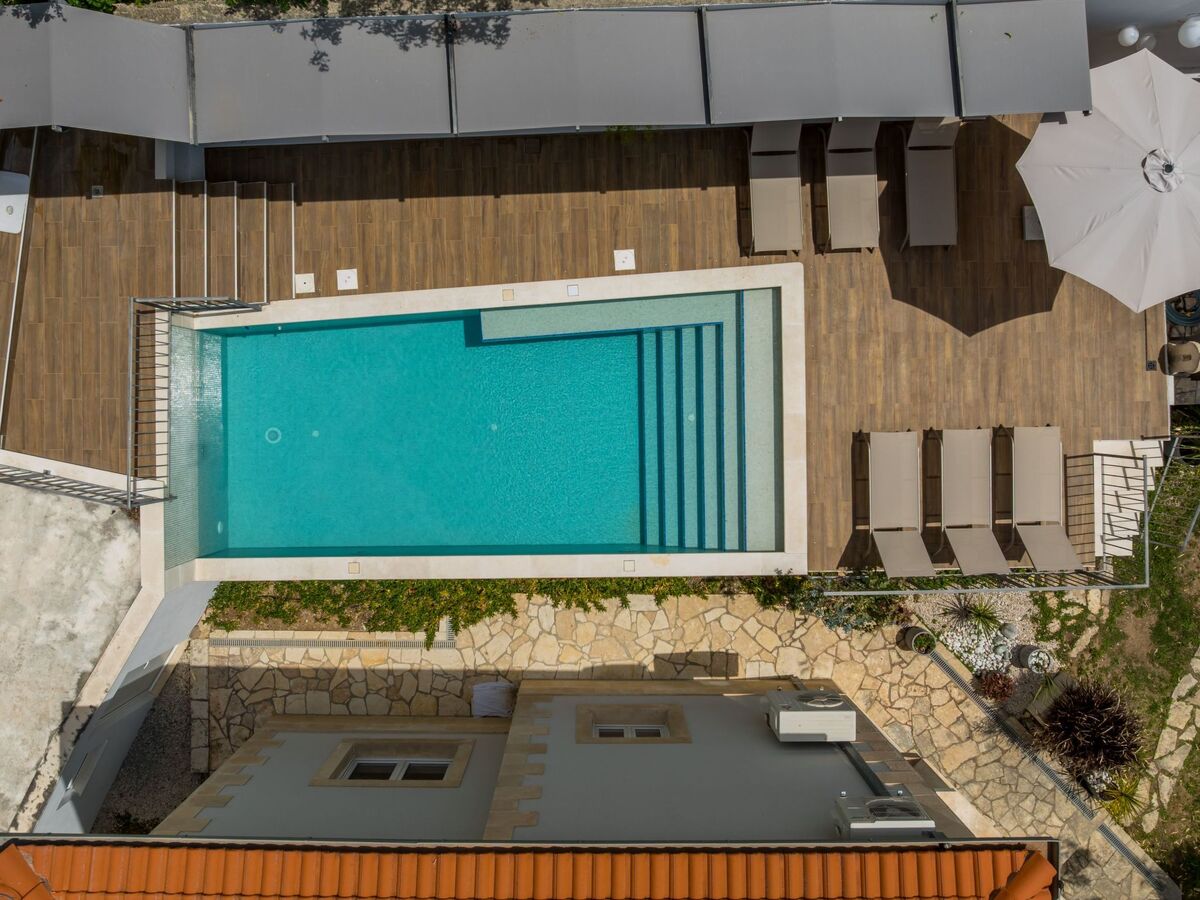 Villa Artea à Podstrana : piscine chauffée et jardin méditerranéen - Photo 17