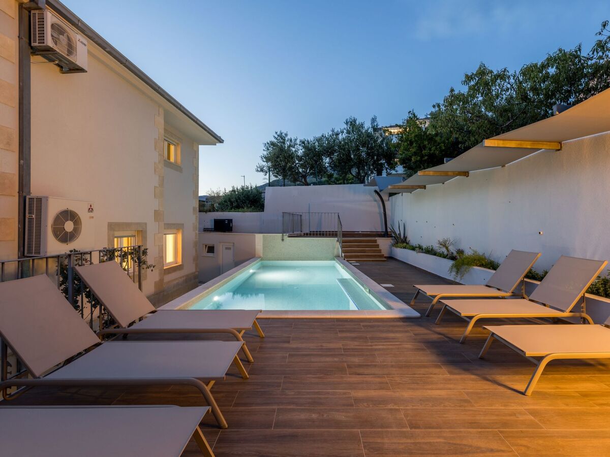 Villa Artea à Podstrana : piscine chauffée et jardin méditerranéen - Photo 18