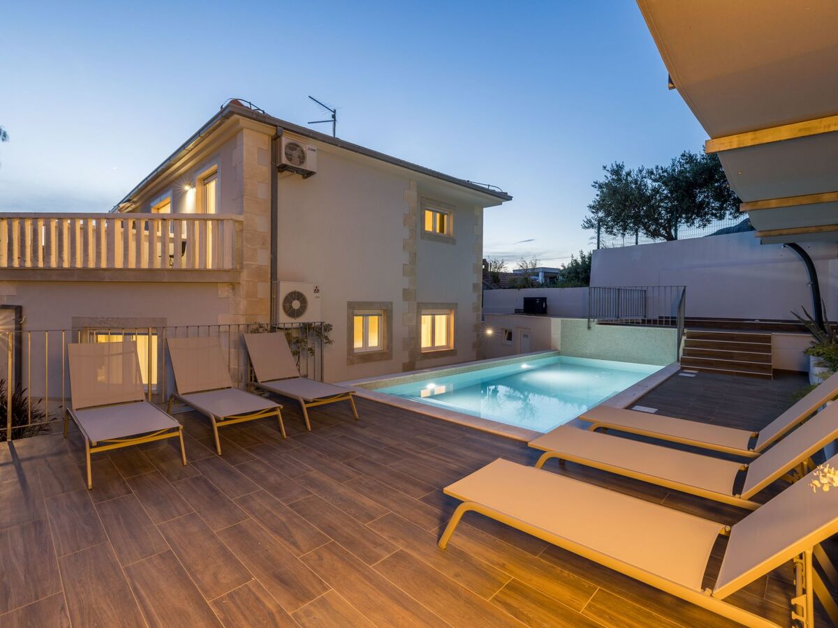 Villa Artea à Podstrana : piscine chauffée et jardin méditerranéen - Photo 19