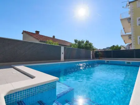 Location appartement à Podstrana, M Charmante Wohnung mit Gemeinschaftspool