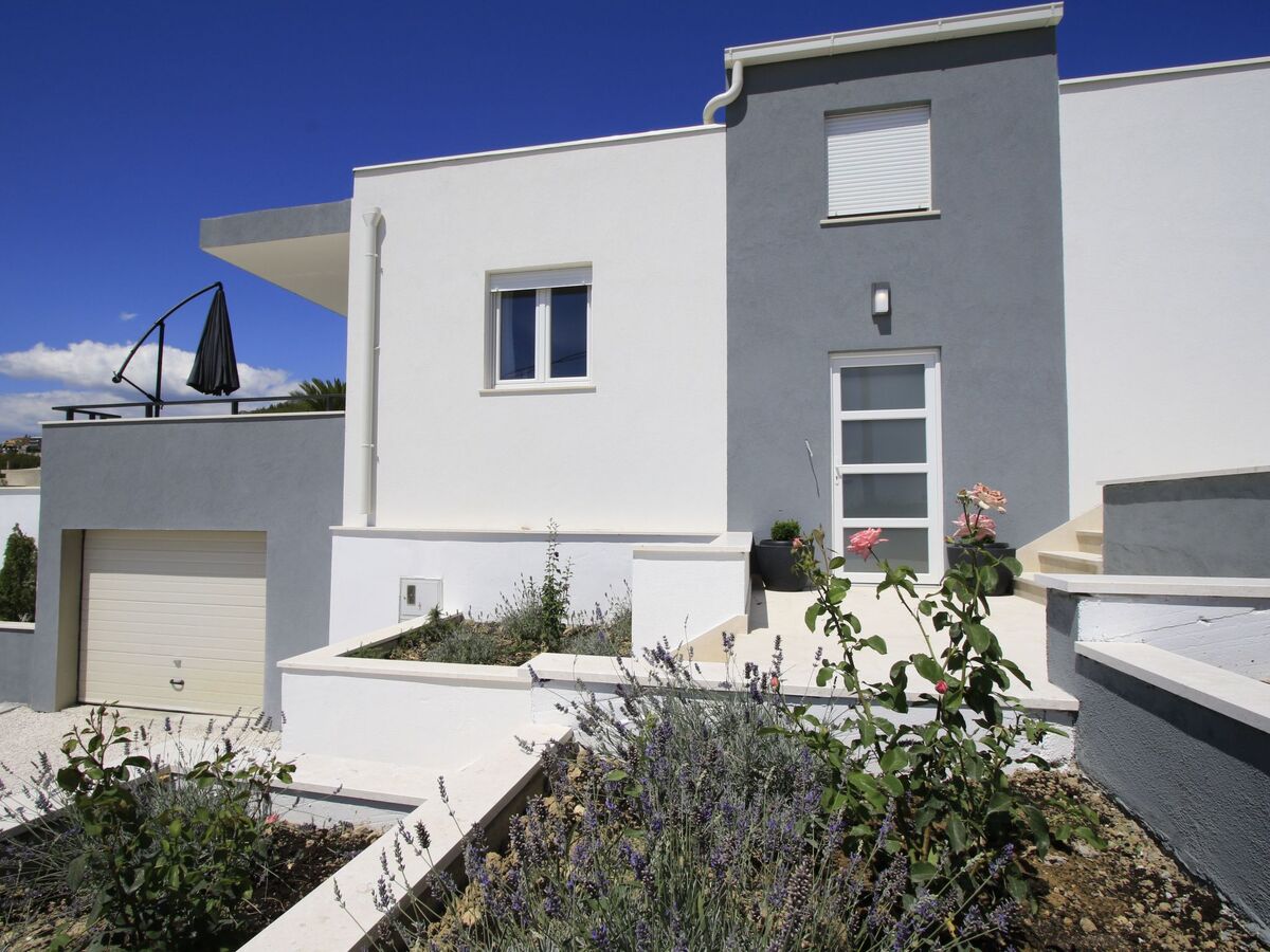 Villa Domus, piscine infinity chauffée privée à Podstrana - Photo 32