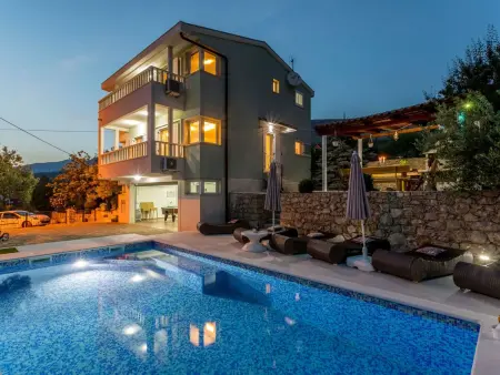Villa Paradies auf Erden à Srinjine, 8 personnes