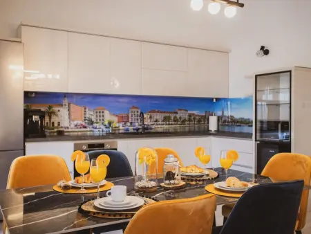 Maison Lucija : 4 chambres, jacuzzi et plage à 30 m
