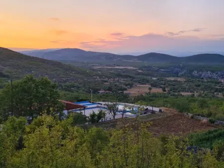 Maison Poljicko imanje à Donji Dolac, piscine privée : photo 3