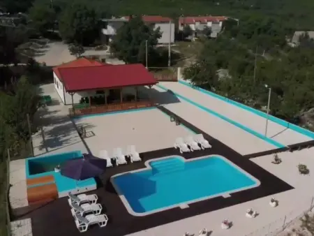 Maison Poljicko imanje à Donji Dolac, piscine privée : photo 35