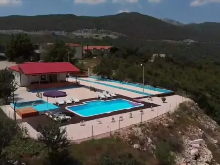 Maison Poljicko imanje à Donji Dolac, piscine privée : photo 36
