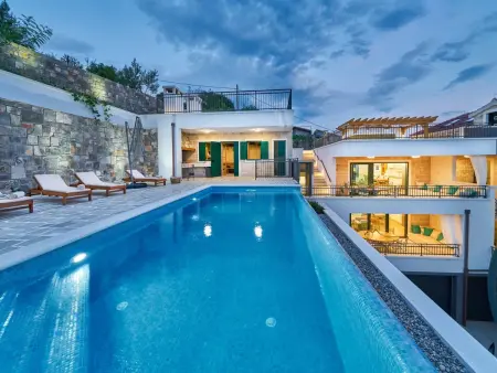 Location maison à Omiš, Wunderschön gestaltete Villa Mladenka in Suhi Potok