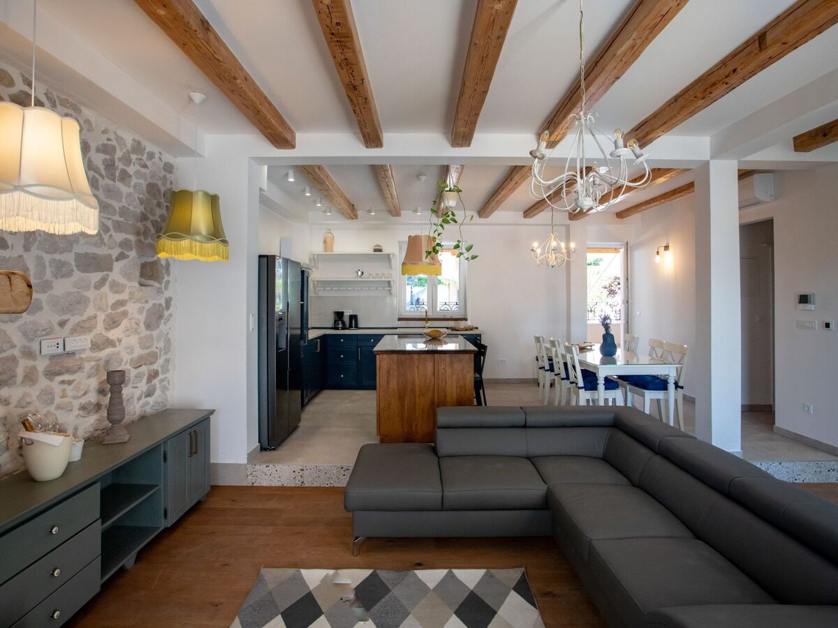 Maison 12 pers., 5 chambres avec jacuzzi face à la mer à Omiš - Photo 2