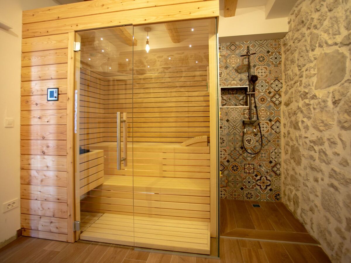 Maison 12 pers., 5 chambres avec jacuzzi face à la mer à Omiš - Photo 5