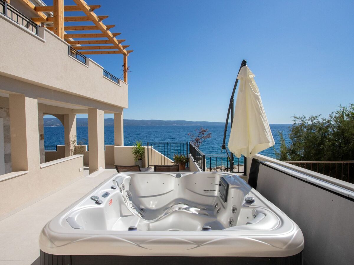 Maison 12 pers., 5 chambres avec jacuzzi face à la mer à Omiš - Photo 8