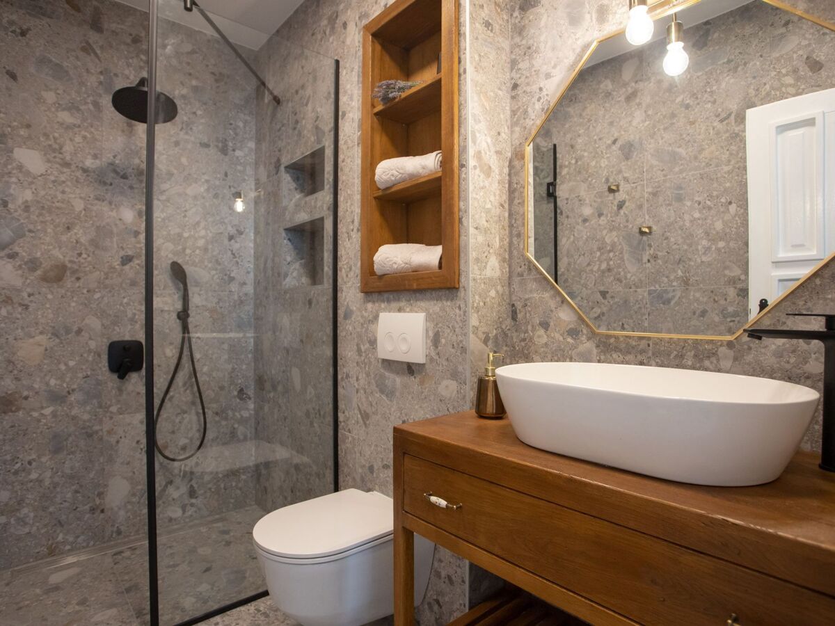 Maison 12 pers., 5 chambres avec jacuzzi face à la mer à Omiš - Photo 12