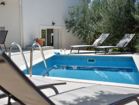 Location maison à Omiš, 3 Schlafzimmer Villa mit beheiztem Pool und Meerblick