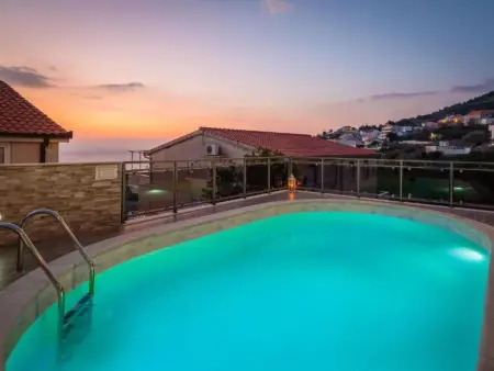 Villa 5 chambres avec piscine privée à Stanići : photo 3