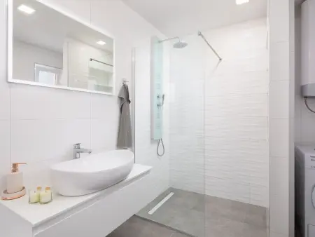 Villa 5 chambres avec piscine privée à Stanići : photo 24