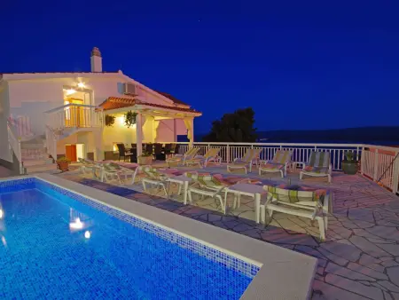 Villa Martina Matea, 6 chambres avec piscine chauffée à Omiš : photo 9