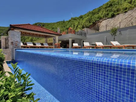 Villa panoramique 8 personnes avec piscine à débordement : photo 5