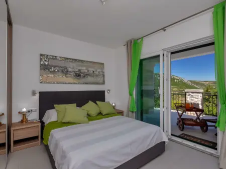 Villa panoramique 8 personnes avec piscine à débordement : photo 14