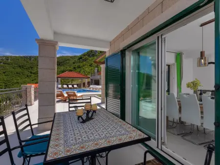 Villa panoramique 8 personnes avec piscine à débordement : photo 33