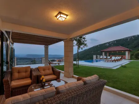 Villa panoramique 8 personnes avec piscine à débordement : photo 37