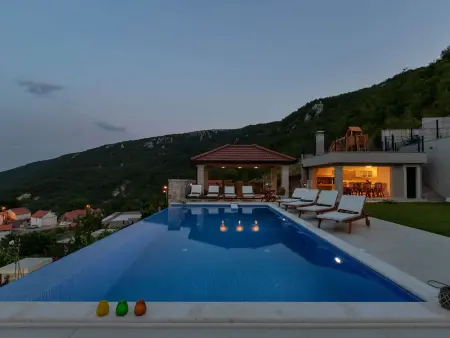 Villa panoramique 8 personnes avec piscine à débordement : photo 38