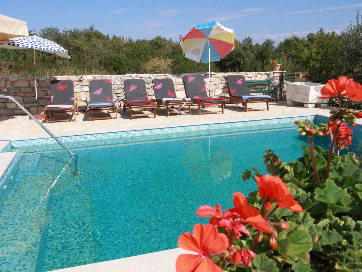Villa T-rex : 6 chambres, piscine et vue mer à Solta - Photo 2