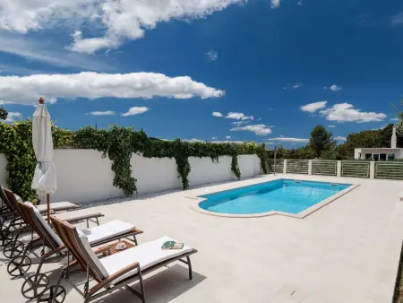 Finca Brač : maison 3 chambres, piscine et oliviers : photo 2