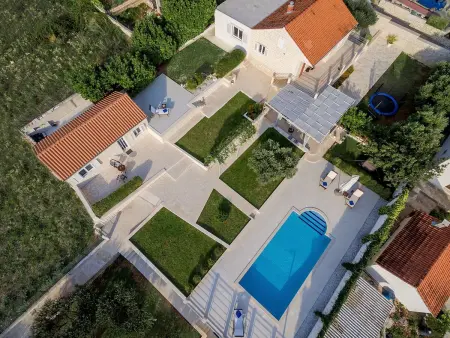 Finca Brač : maison 3 chambres, piscine et oliviers : photo 4