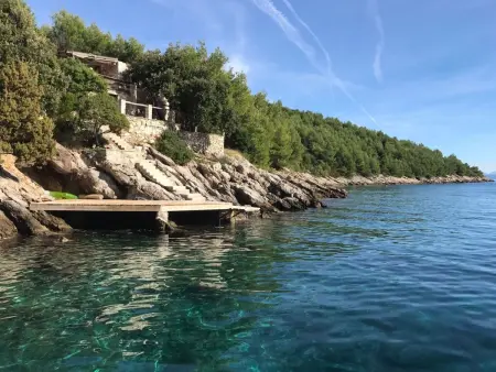 Maison isolée en bord de mer à Selca, accès bateau : photo 3