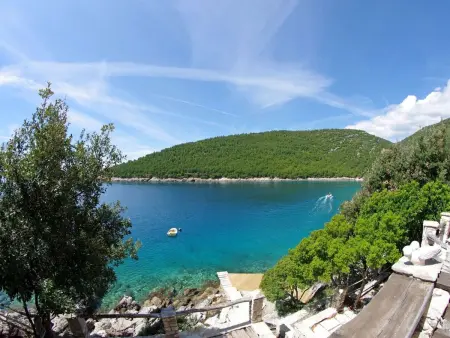 Maison isolée en bord de mer à Selca, accès bateau : photo 6