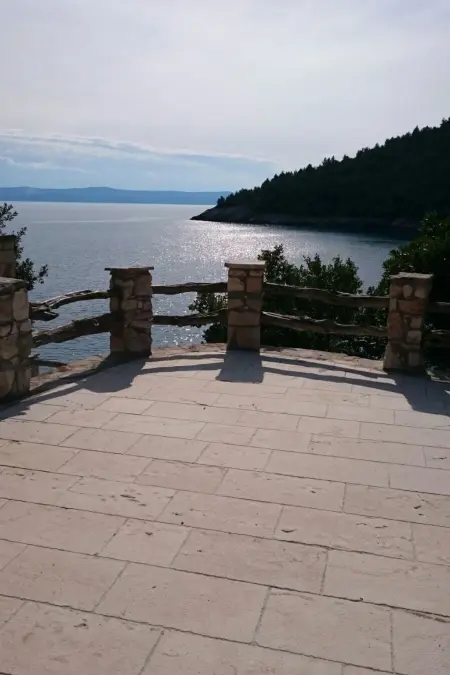 Maison isolée en bord de mer à Selca, accès bateau : photo 24