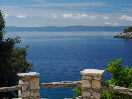 Maison isolée en bord de mer à Selca, accès bateau : photo 25
