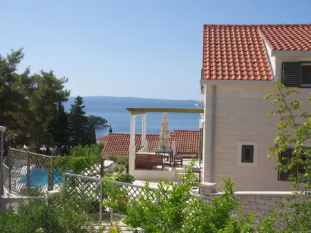 Maison pierre Sumartin, piscine à débordement vue mer : photo 3