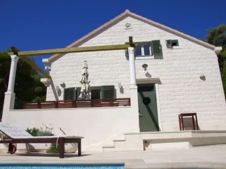 Maison pierre Sumartin, piscine à débordement vue mer : photo 10