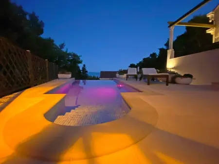Maison pierre Sumartin, piscine à débordement vue mer : photo 35