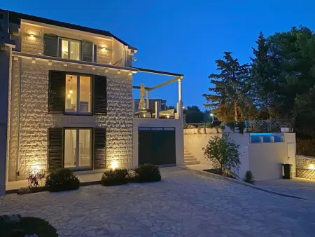 Maison pierre Sumartin, piscine à débordement vue mer : photo 37