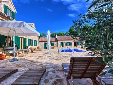 Villa Aristea : 3 maisons, piscine chauffée à Hvar : photo 3