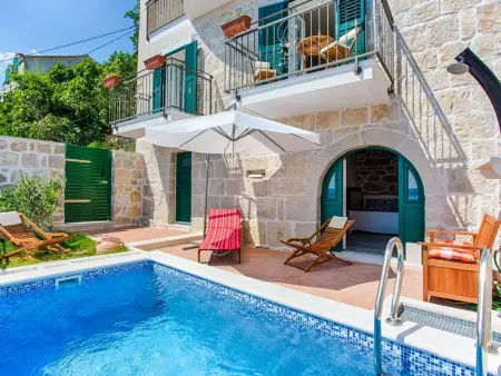 Maison de pierre avec piscine privée à Brela