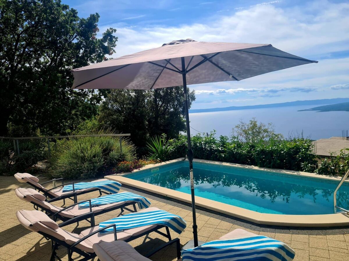 Jure – Maison 5 chambres avec piscine privée à Bast - Photo 4
