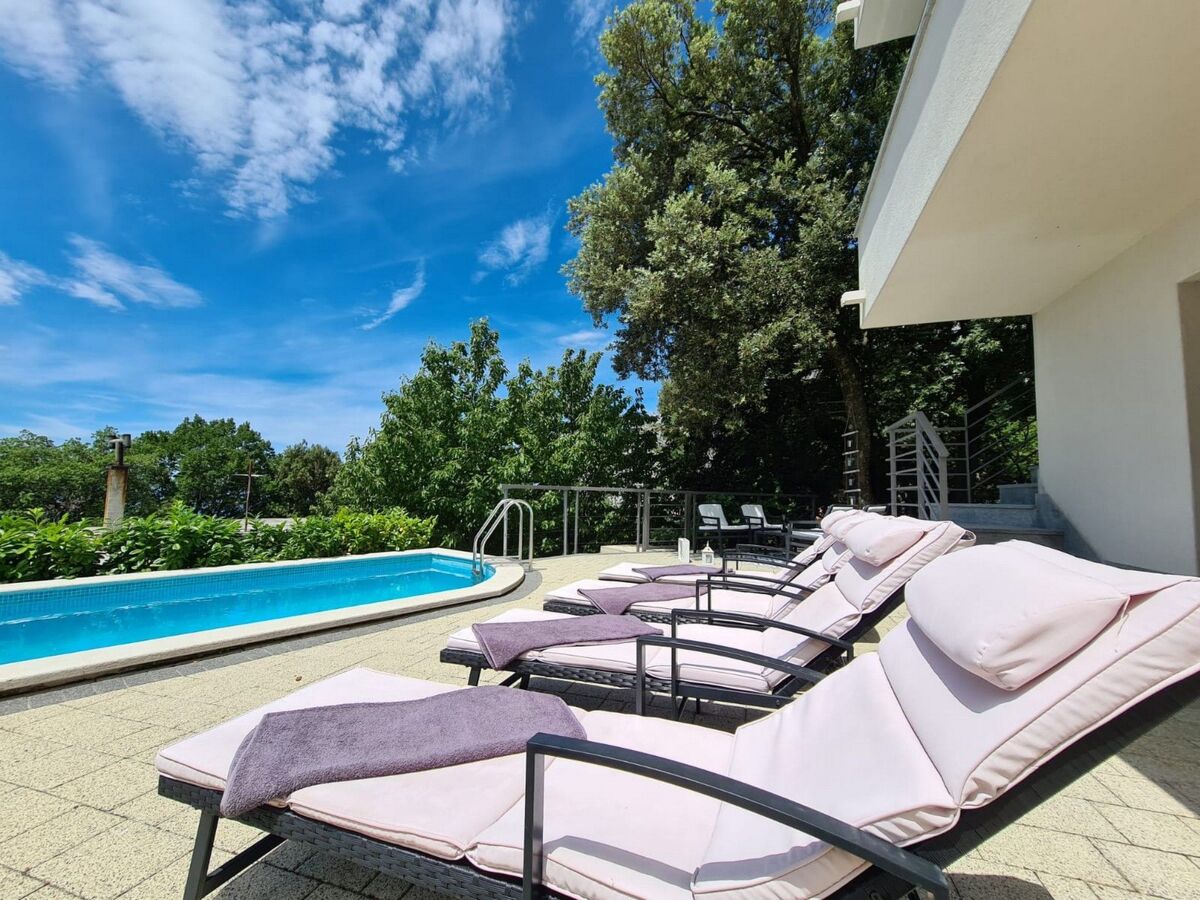 Jure – Maison 5 chambres avec piscine privée à Bast - Photo 6