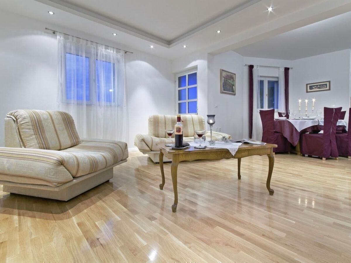 Jure – Maison 5 chambres avec piscine privée à Bast - Photo 14