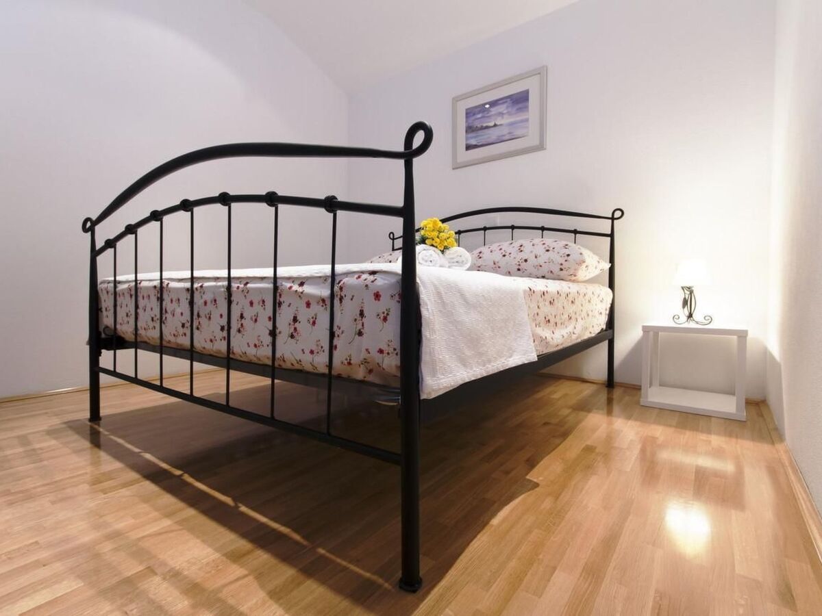 Jure – Maison 5 chambres avec piscine privée à Bast - Photo 21
