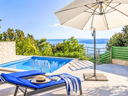 Maison avec piscine privée et vue mer à Bast