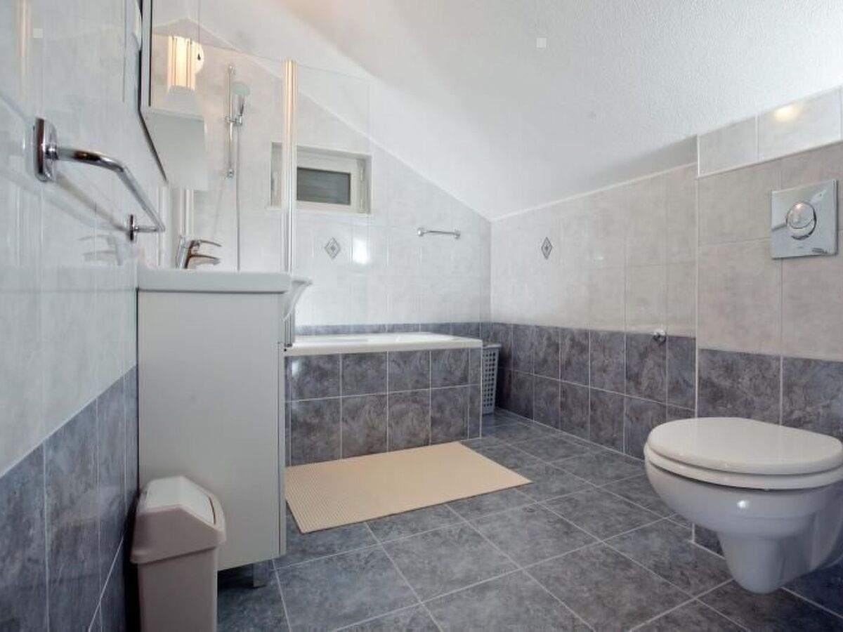 Villa Vesna & Dado, maison 6 pers. avec piscine chauffée à Bast - Photo 30