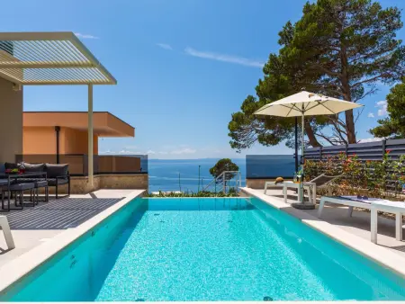 Villa Eudora : maison 3 chambres avec piscine chauffée à Makarska